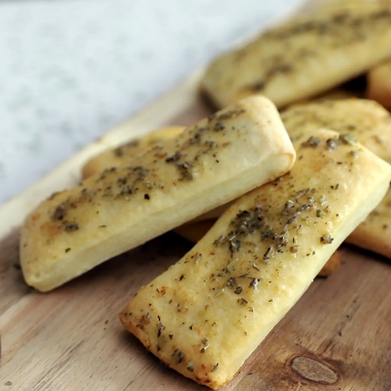 Easy Garlic Breadsticks