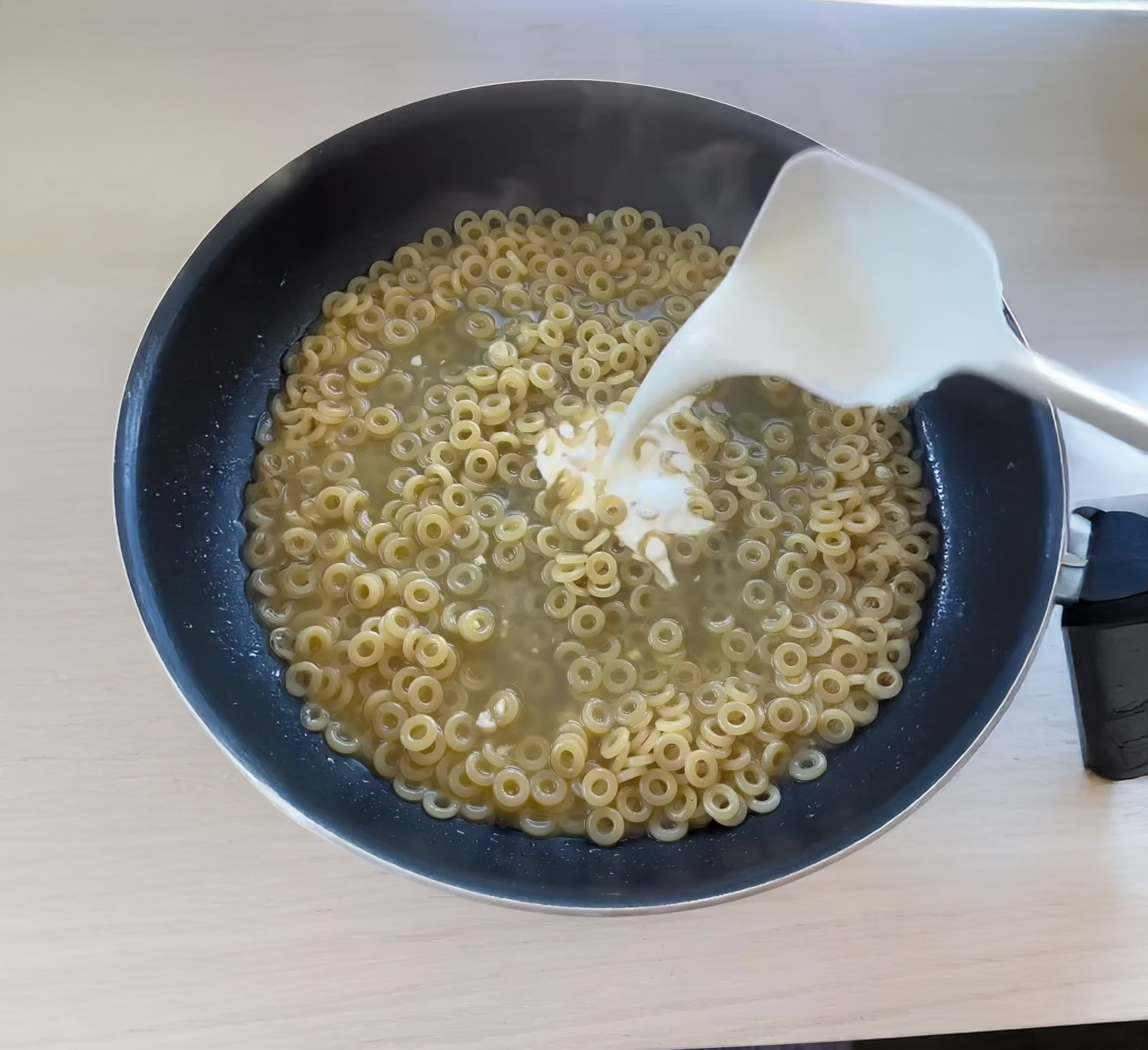 One Pot Creamy Pesto Pasta