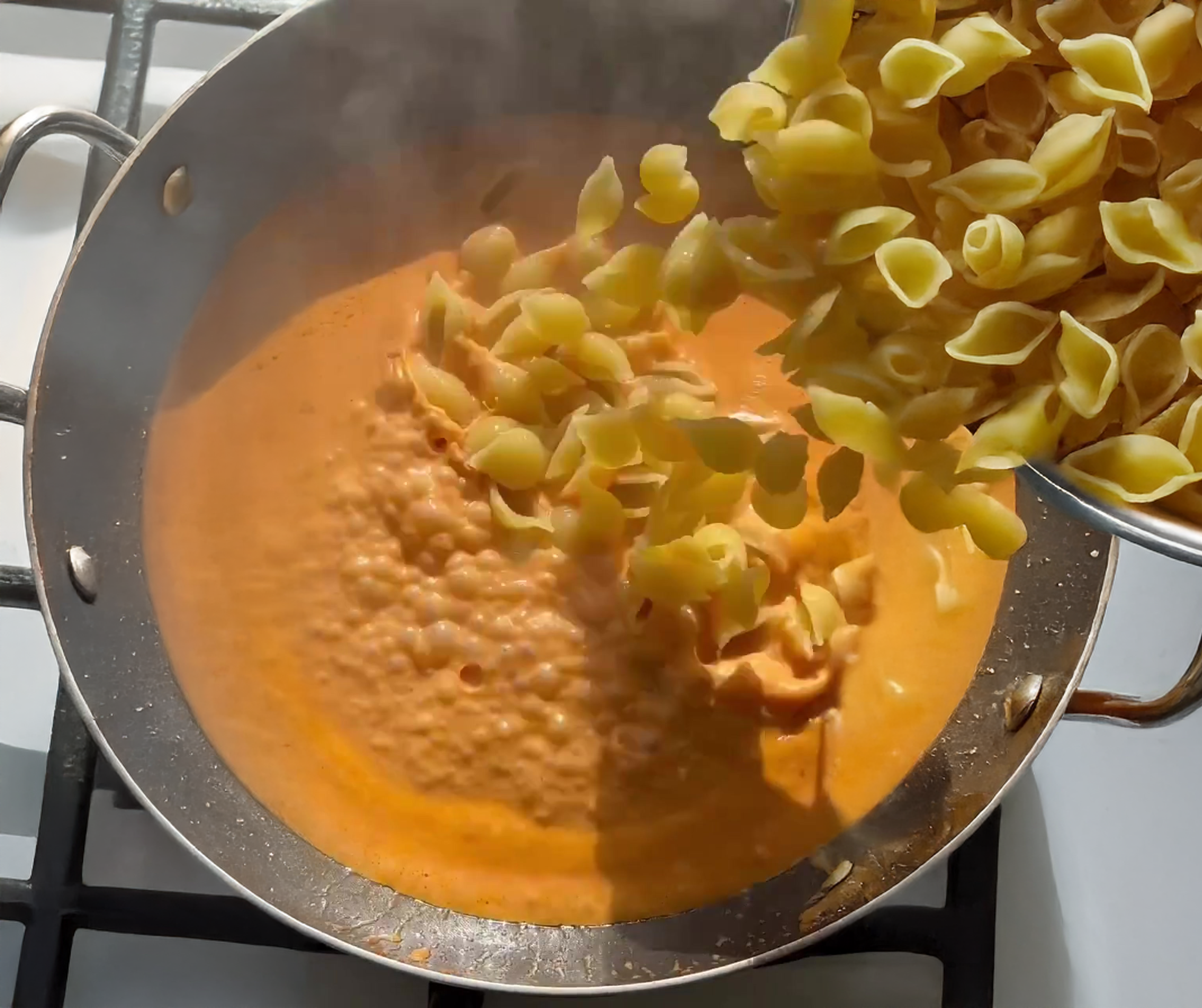Vodka Sauce Mac & Cheese Shell Pasta