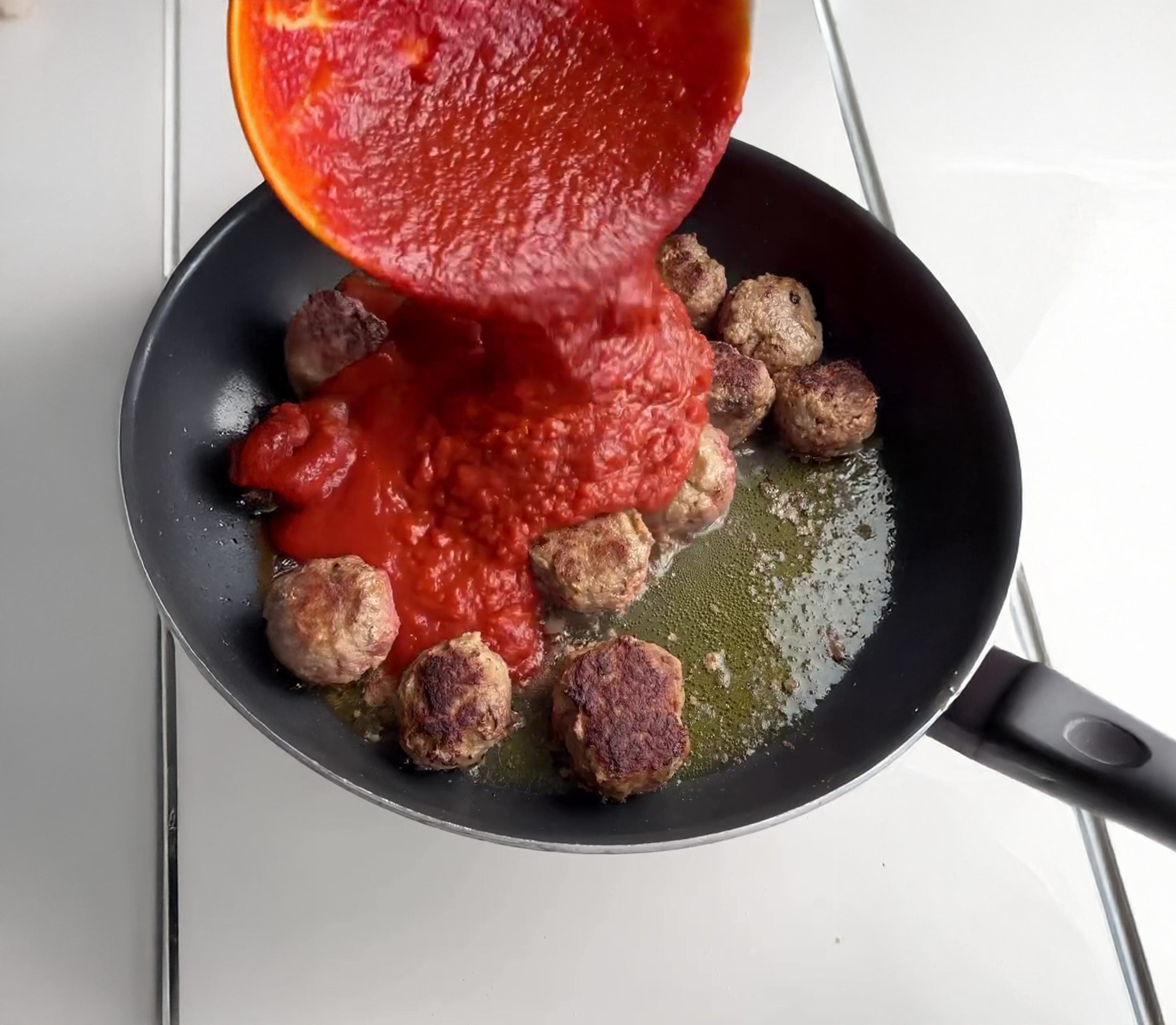 Classic Spaghetti & Meatballs