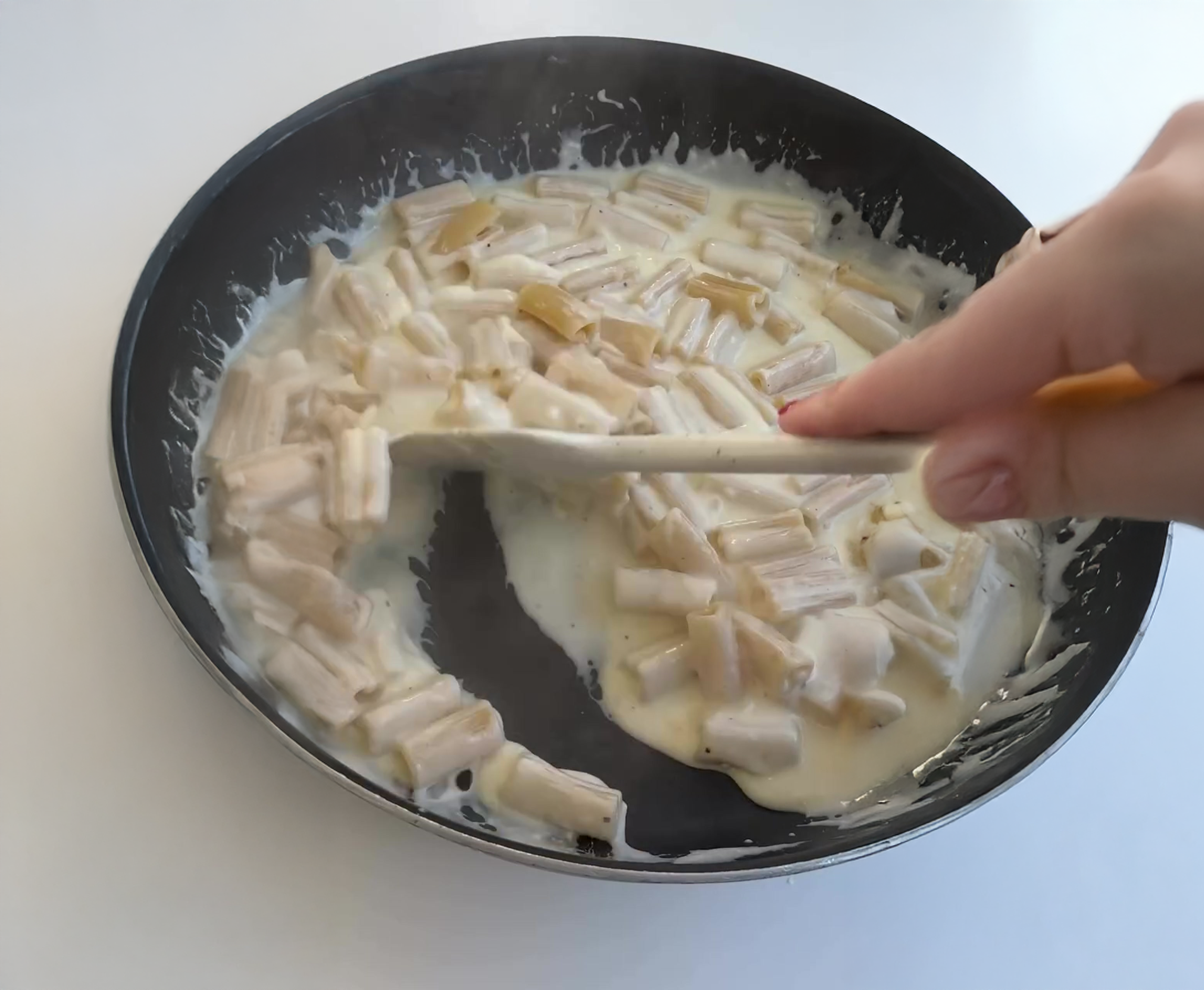 Cheesy Truffle Alfredo Pasta