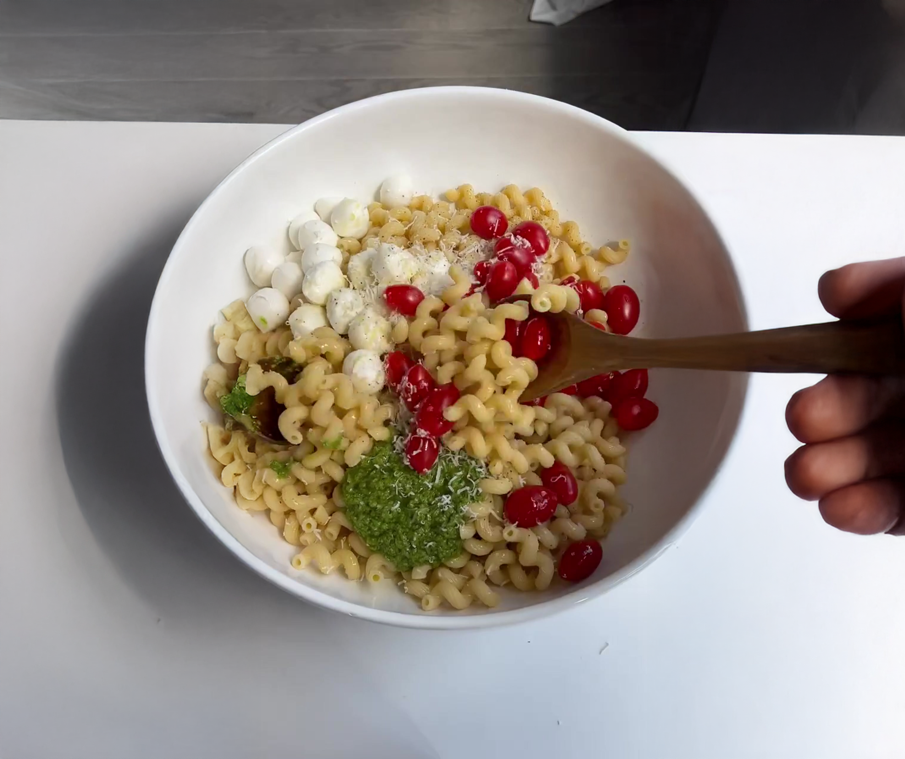 Pesto Caprese Pasta Salad