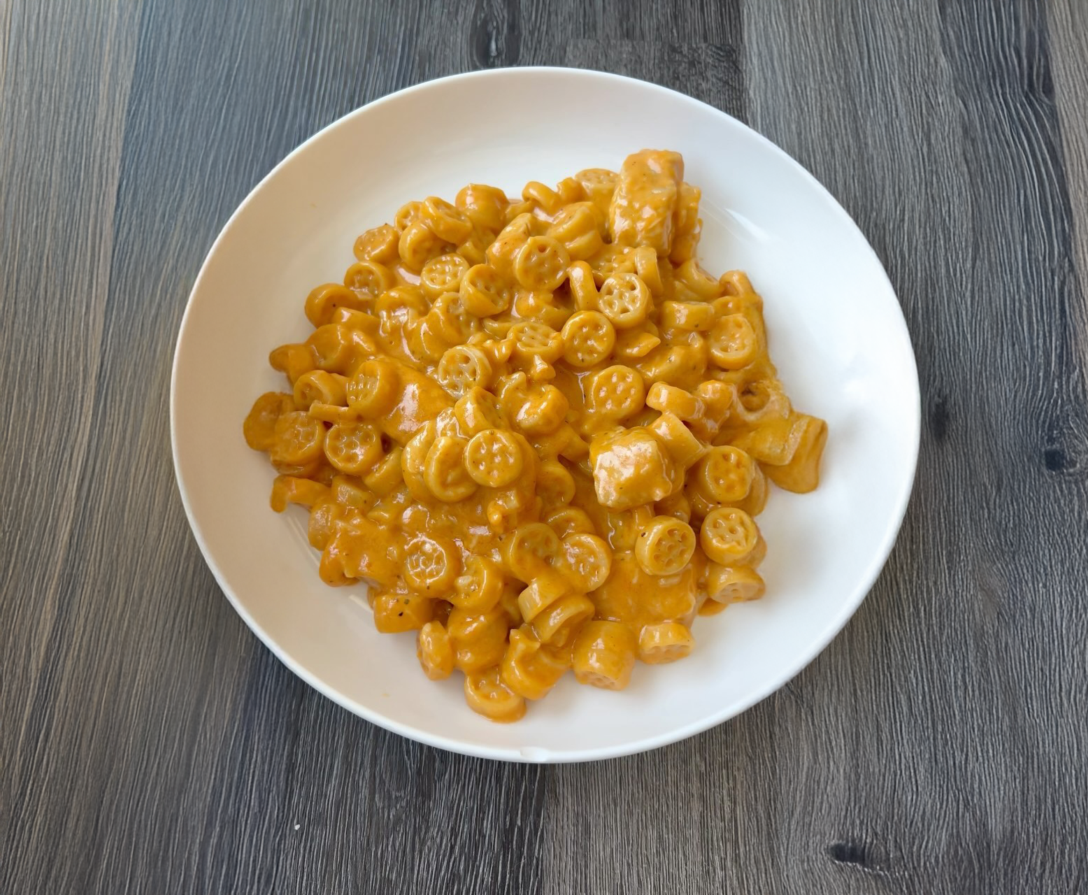 One Pot Buffalo Chicken Mac & Cheese