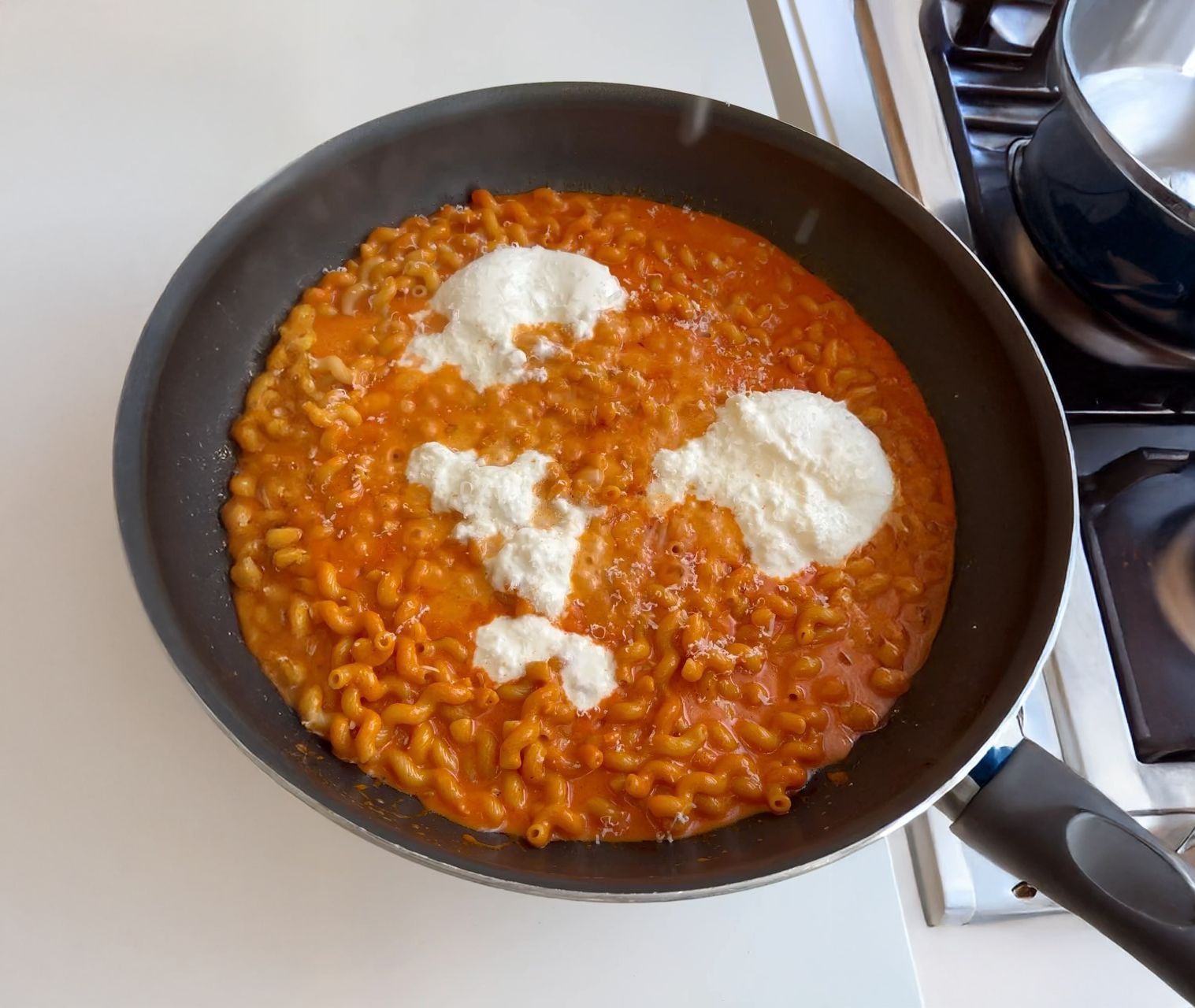 Roasted Red Pepper Gochujang Pasta