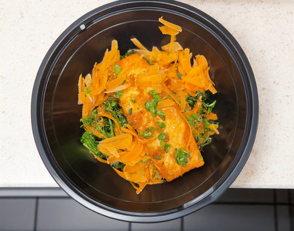 Healthy Ginger Sesame Salmon Quinoa Bowls