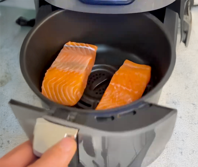 Healthy Ginger Sesame Salmon Quinoa Bowls