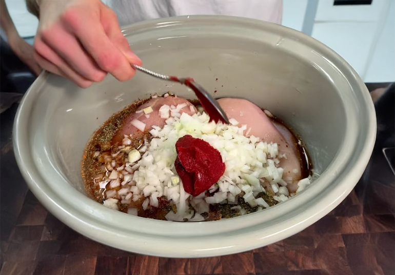 Creamy Tomato Basil Chicken Pasta (Crockpot)