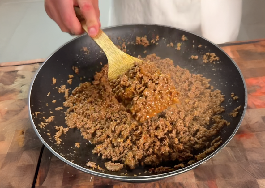 High Protein Cheesy Beef & Salsa Verde Burrito Meal Prep