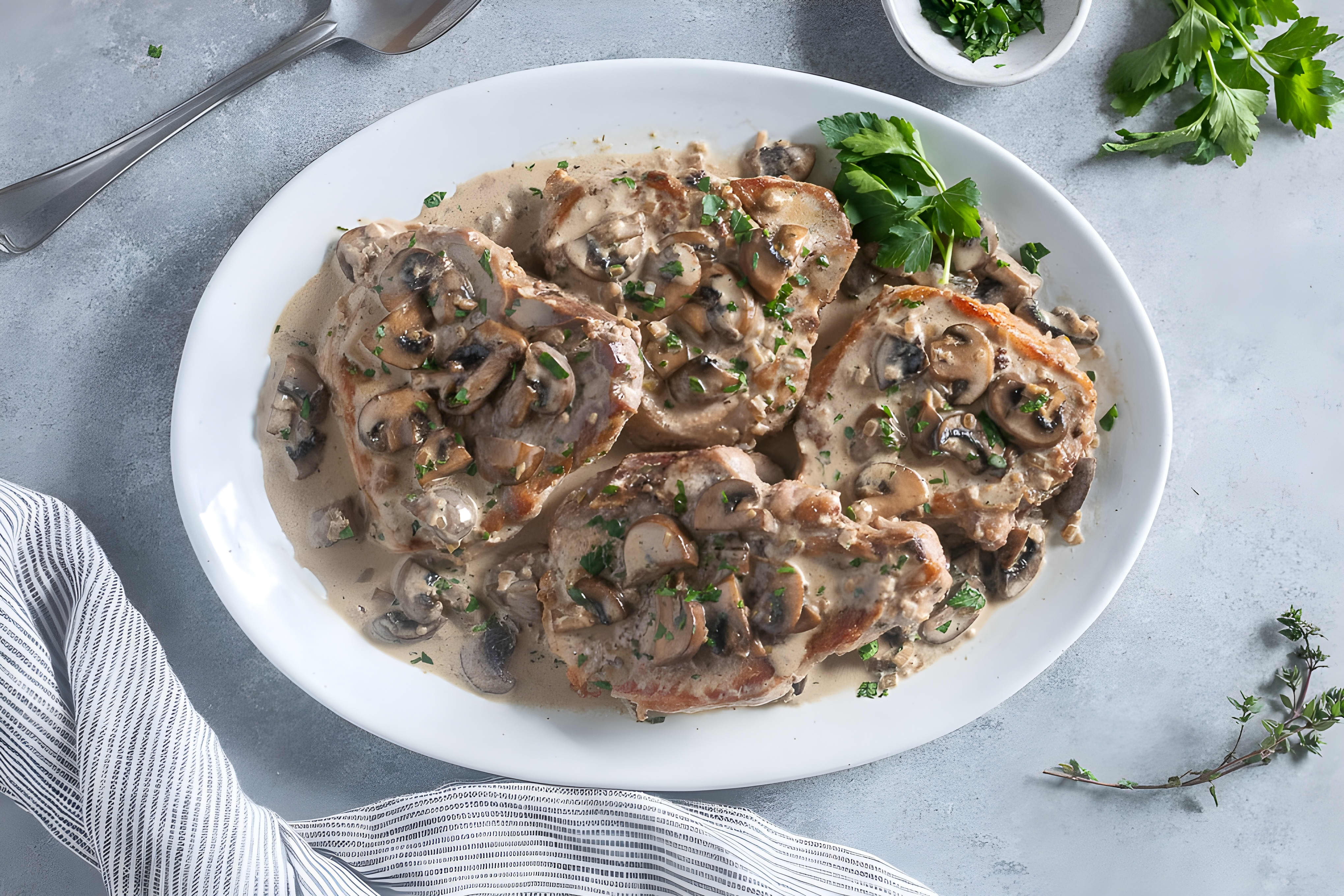 Pork Chops with Creamy Mushroom Sauce