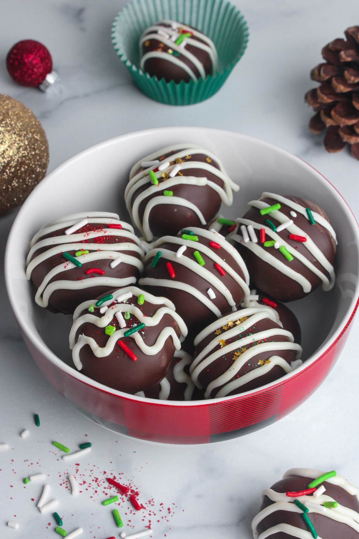 Healthy Gingerbread Cookie Truffles