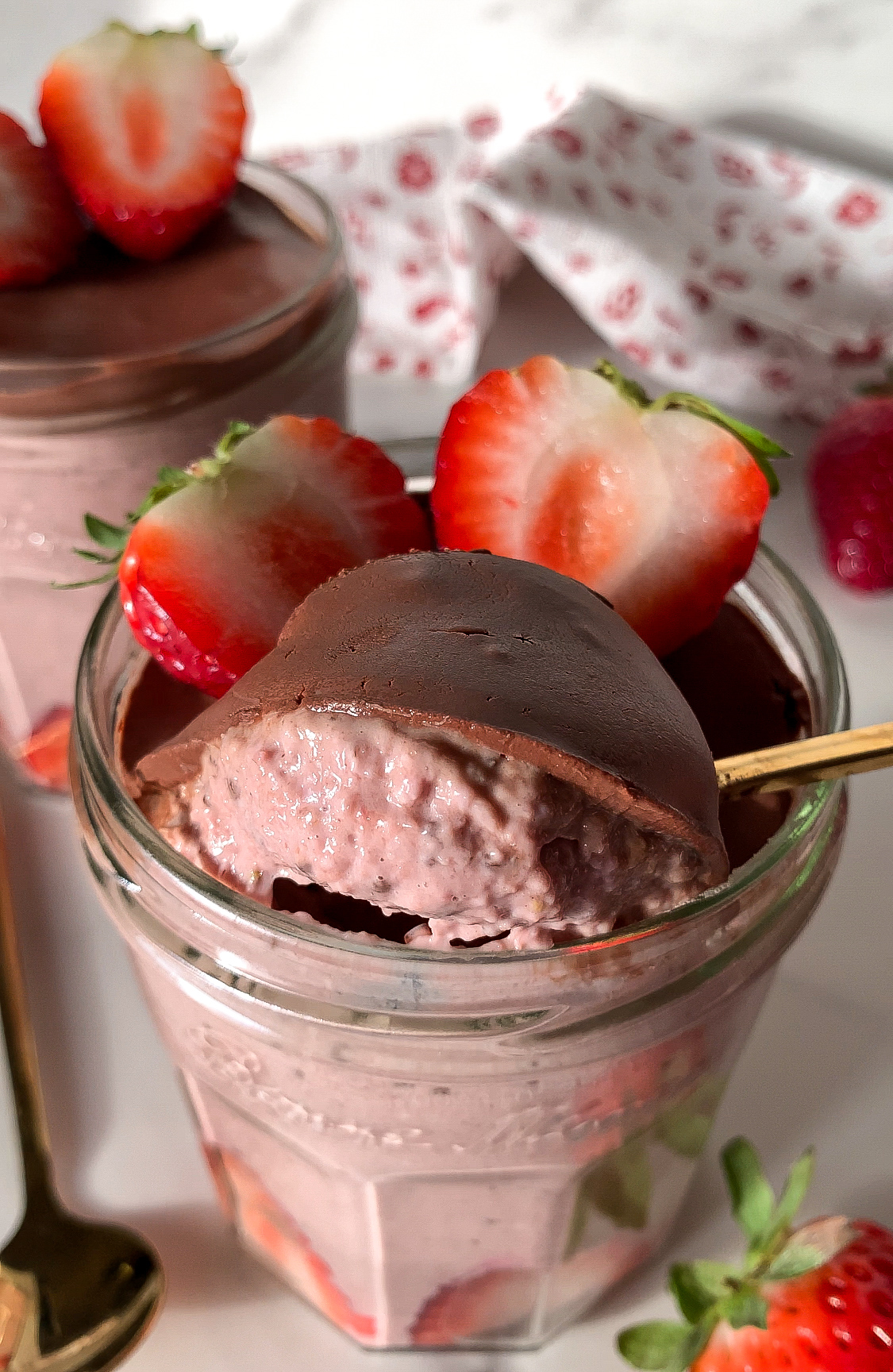 Chocolate Covered Strawberry Blended Overnight Oats