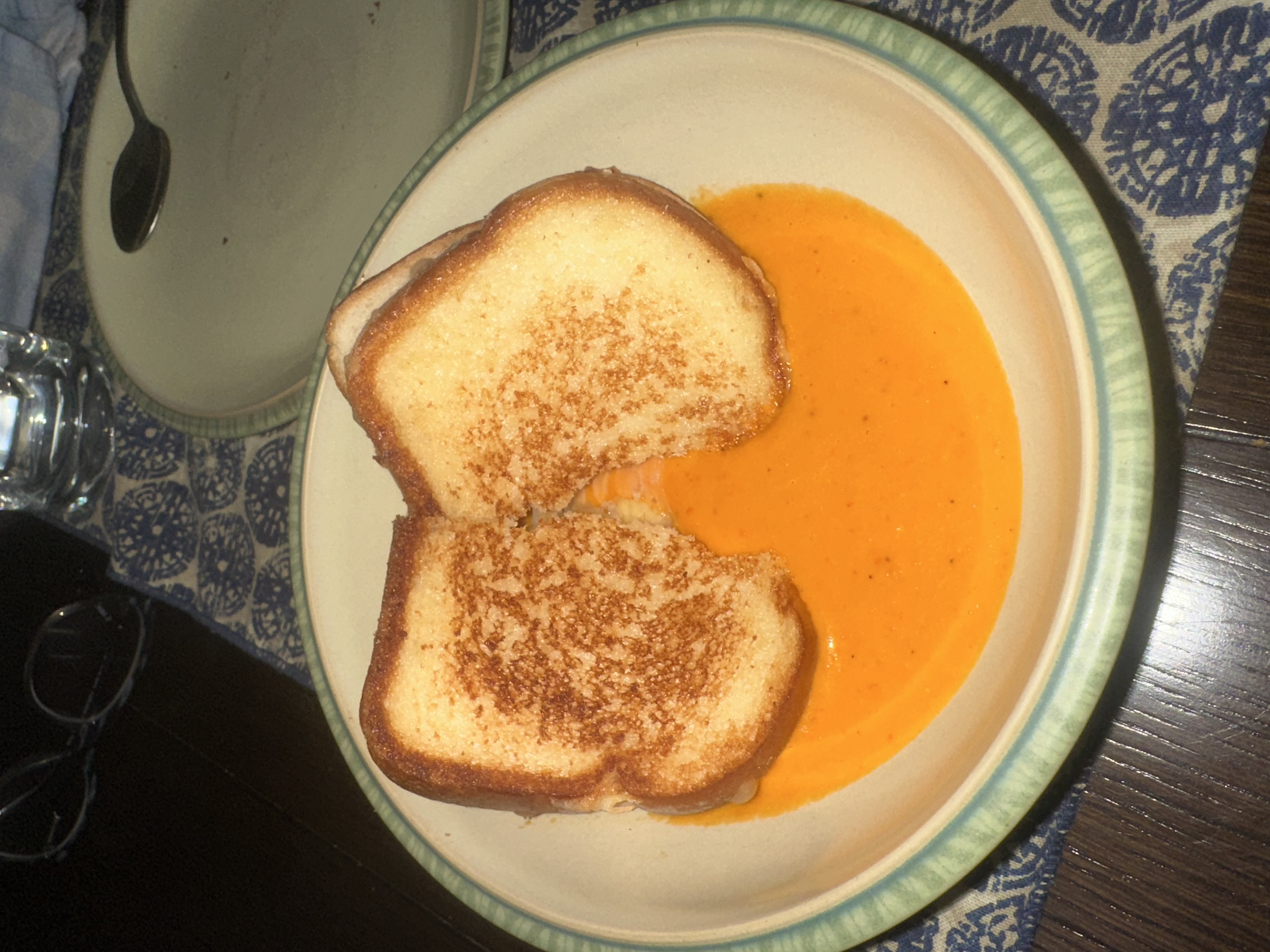 Roasted Garlic Tomato Soup with Grilled Cheese review