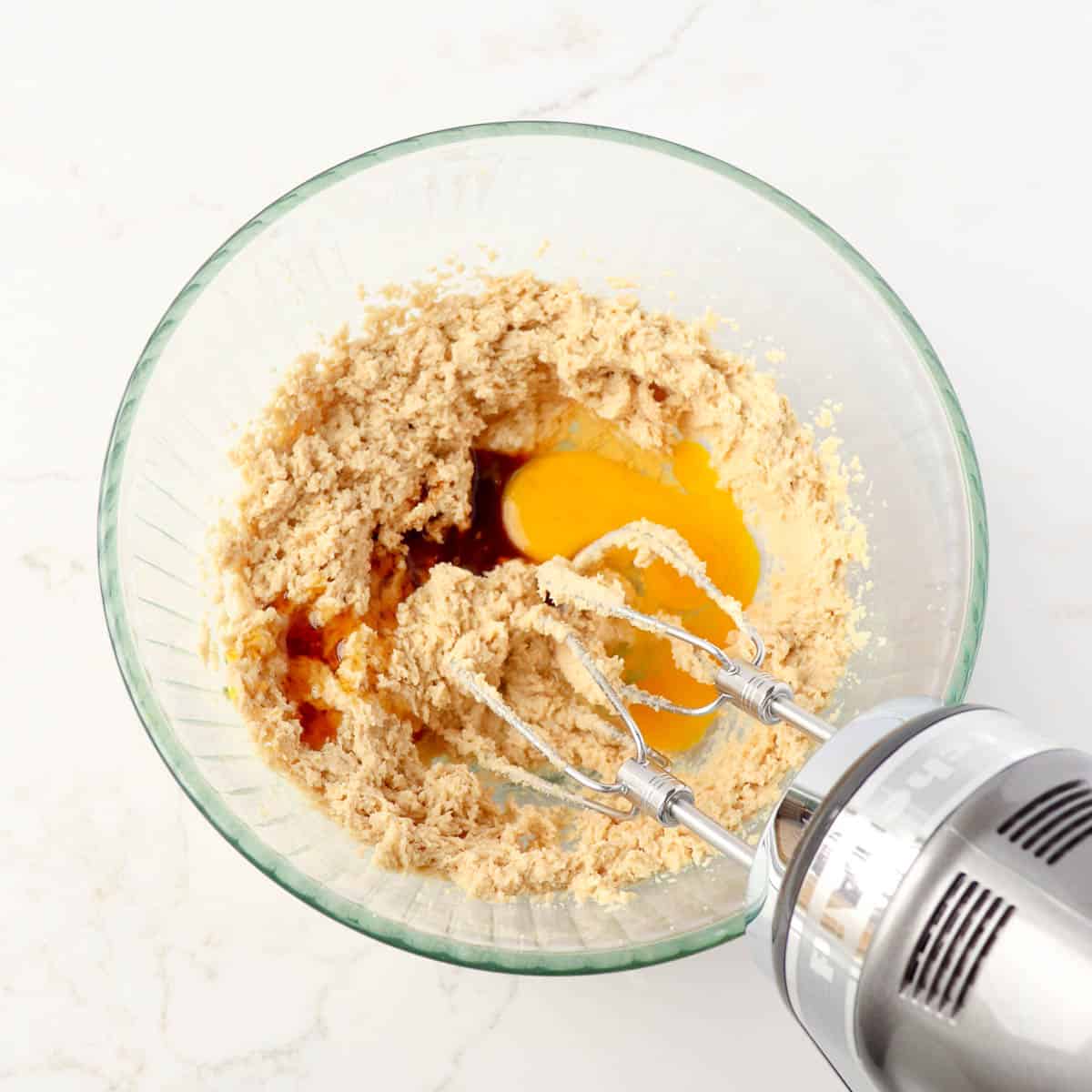 Chewy & Spicy Oatmeal Raisin Cookies