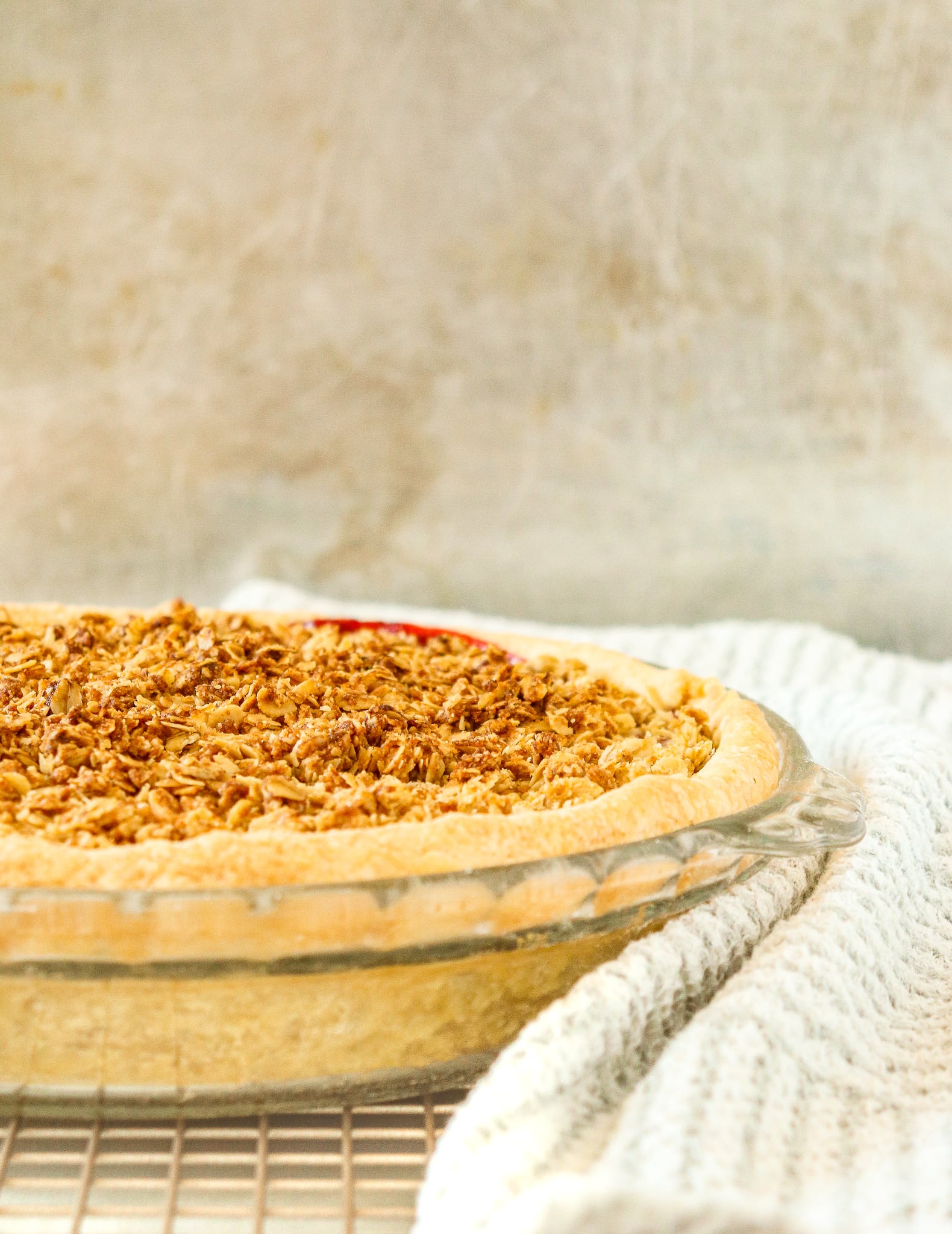 Strawberry Rhubarb Crumble Pie