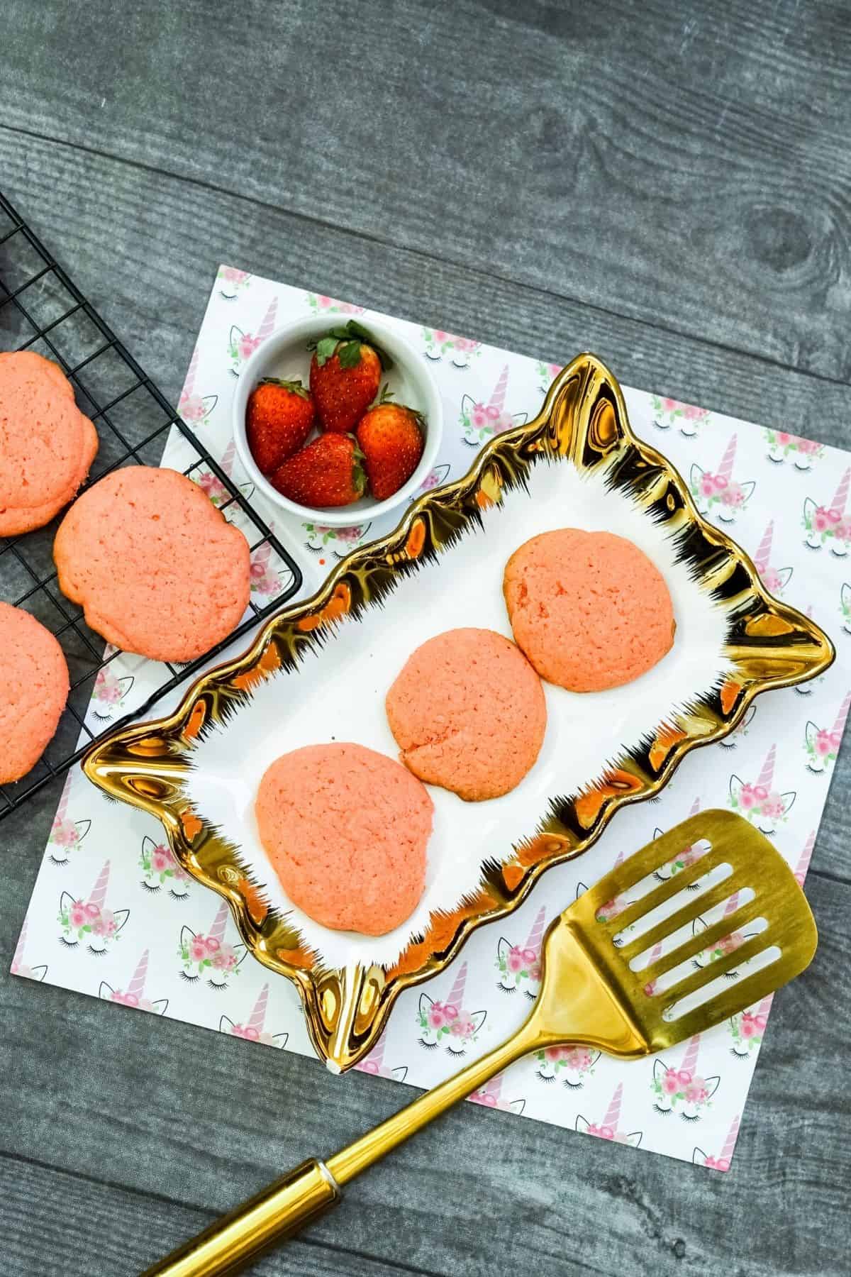 3 Ingredient Strawberry Cake Cookies