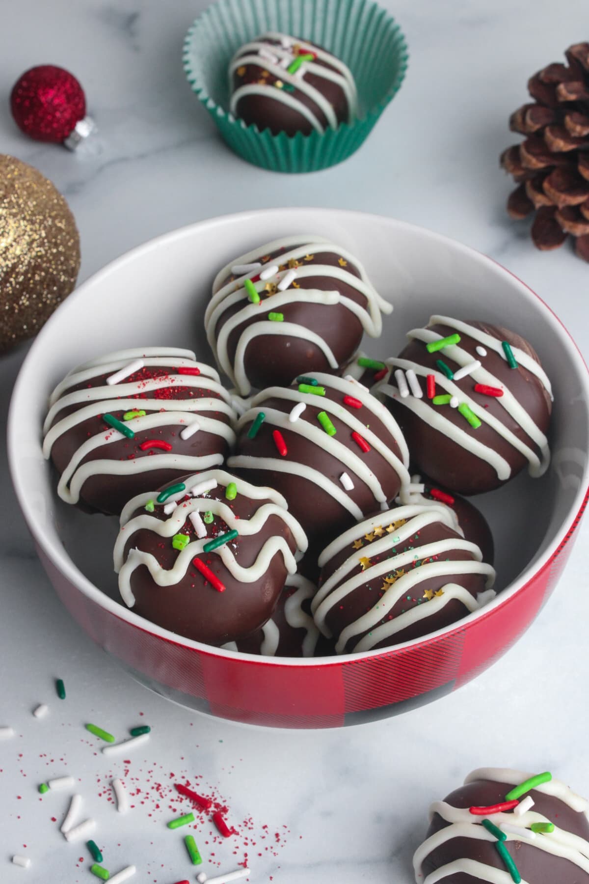 Healthy Gingerbread Cookie Truffles