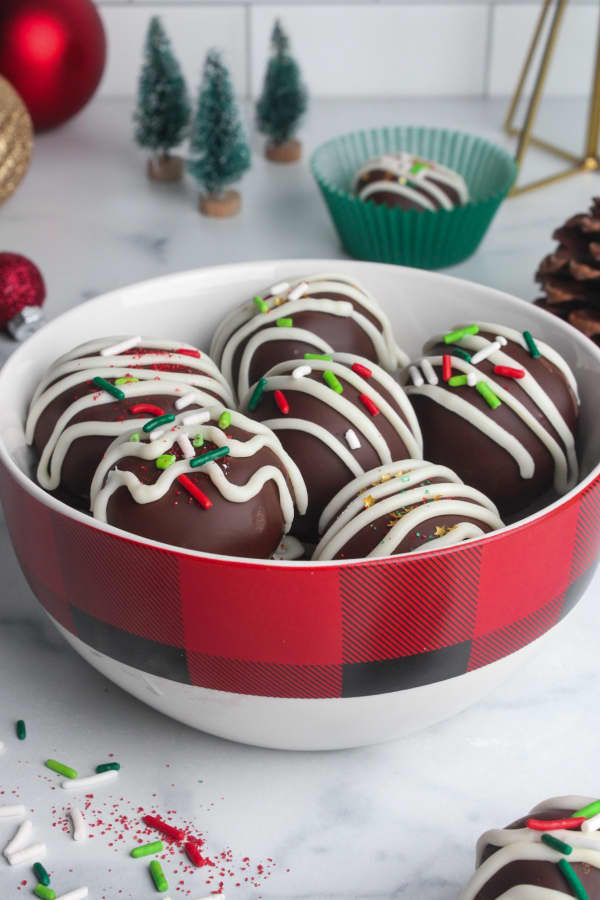 Healthy Gingerbread Cookie Truffles cover