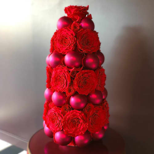 Infinite Rose Festive Tree - OnlyRoses - The World's Finest Roses