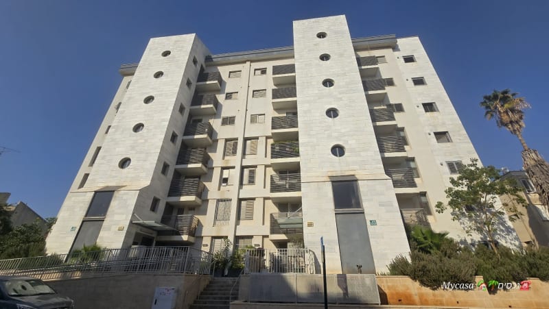Apartment for Sale in Kefar Sava - Image 3