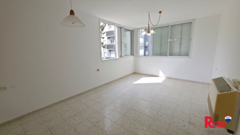 Apartment for Sale in Rishon LeZion - Image 4