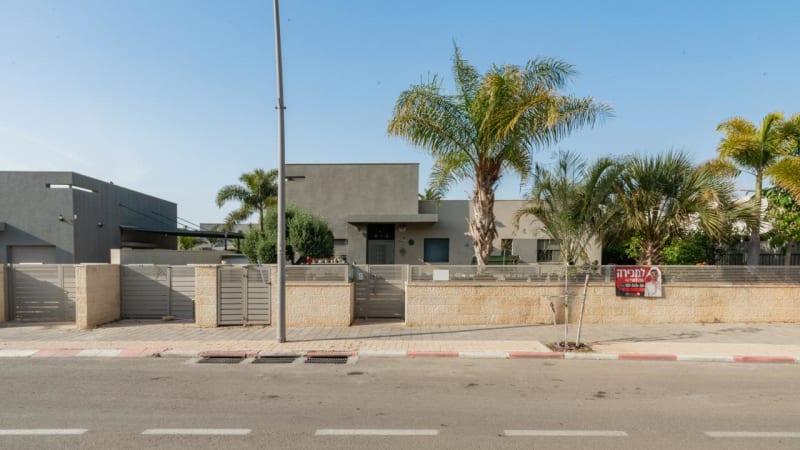 Villa for Sale in Ofakim - Image 1