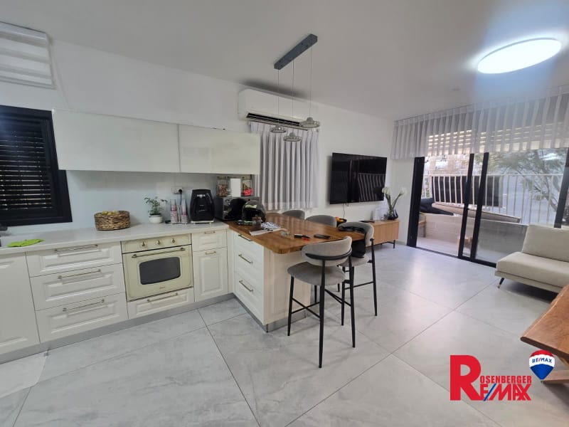 Apartment for Sale in Holon - Image 2