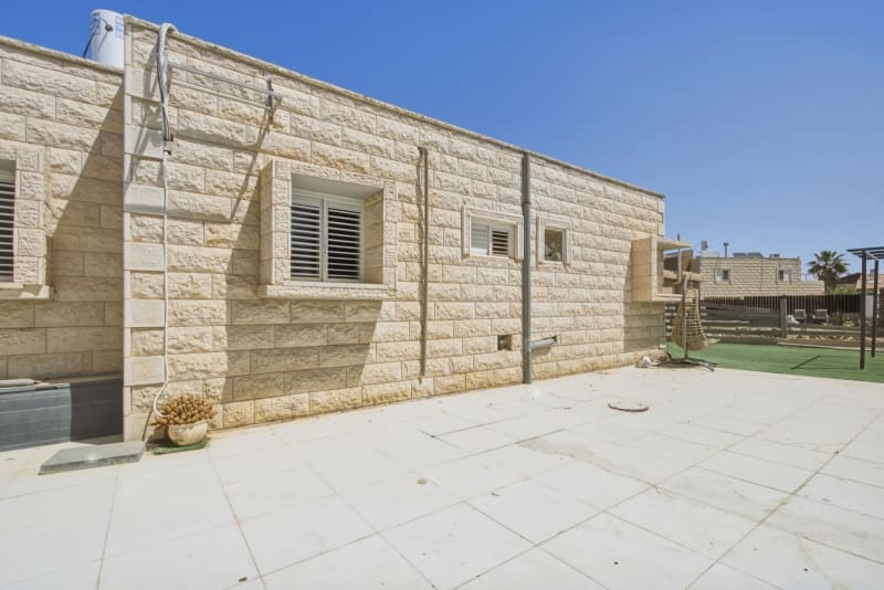 Villa for Sale in Dimona - Image 2