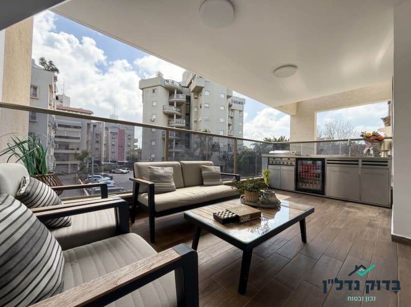 Apartment for Sale in Holon - Image 1