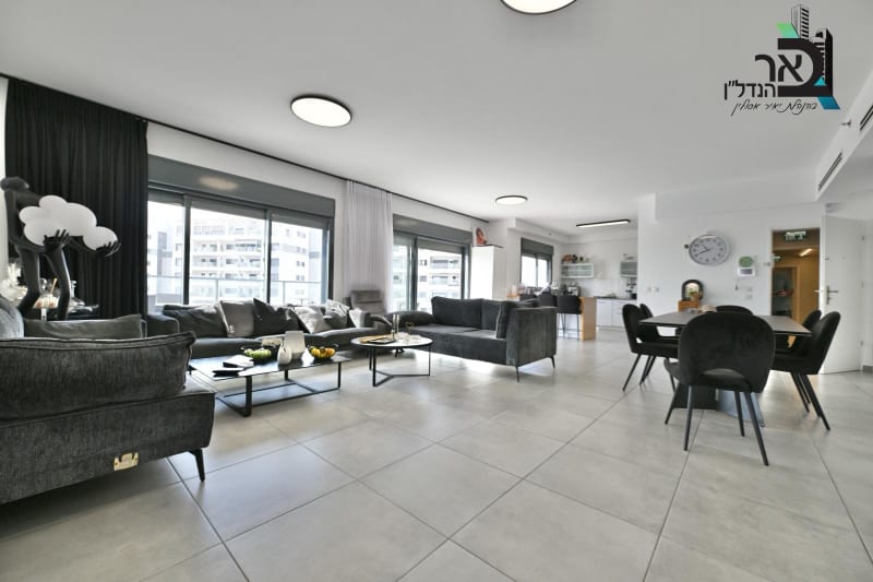 Penthouse for Sale in Rehovot - Image 3
