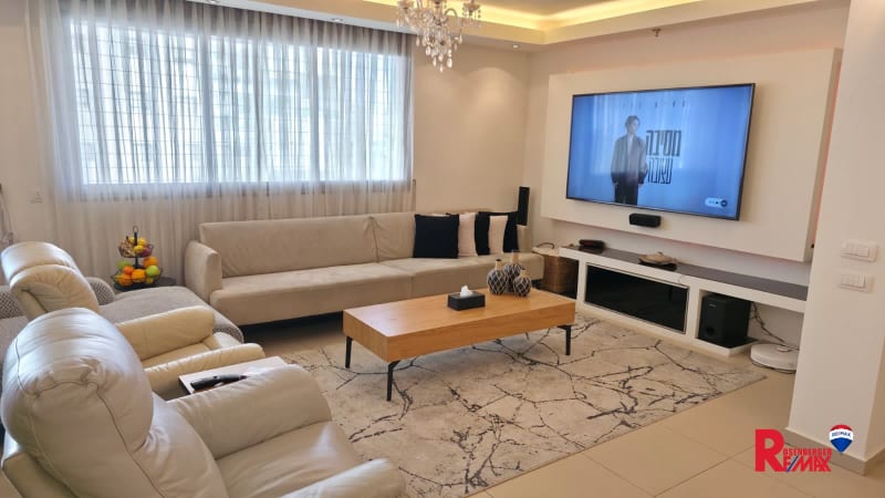 Apartment for Sale in Holon - Image 2