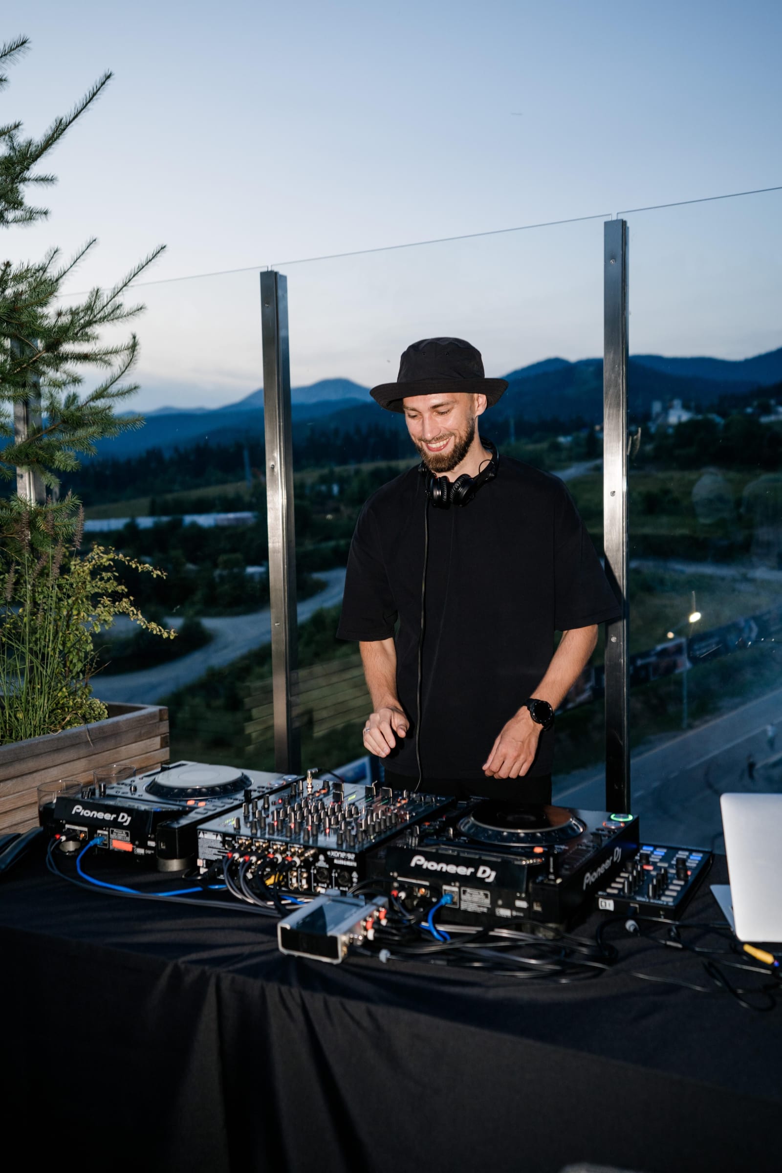 House DJ for Rooftops, Lounges & Private Events — photo 1