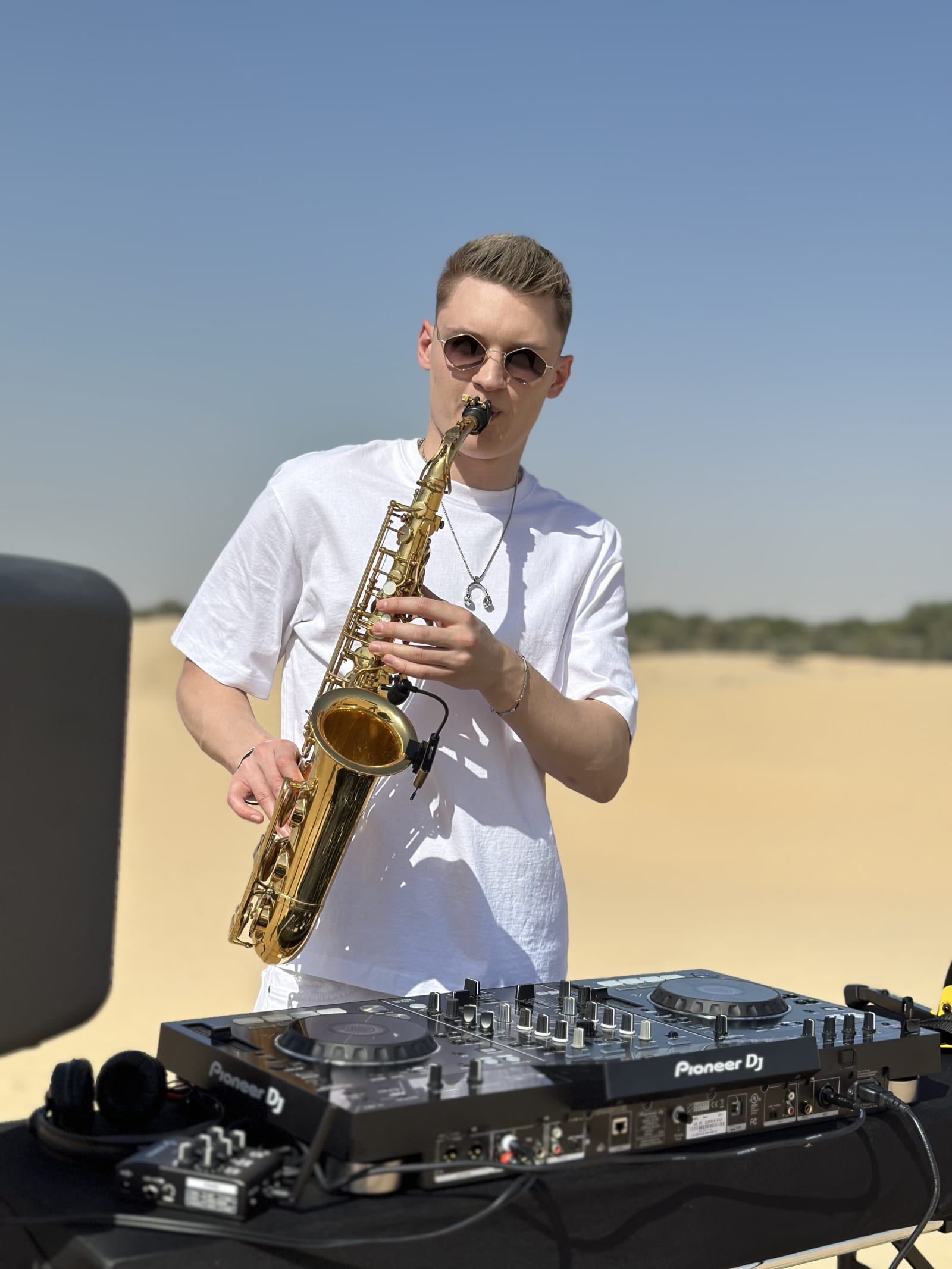 Professional Dj & Sax — photo 1