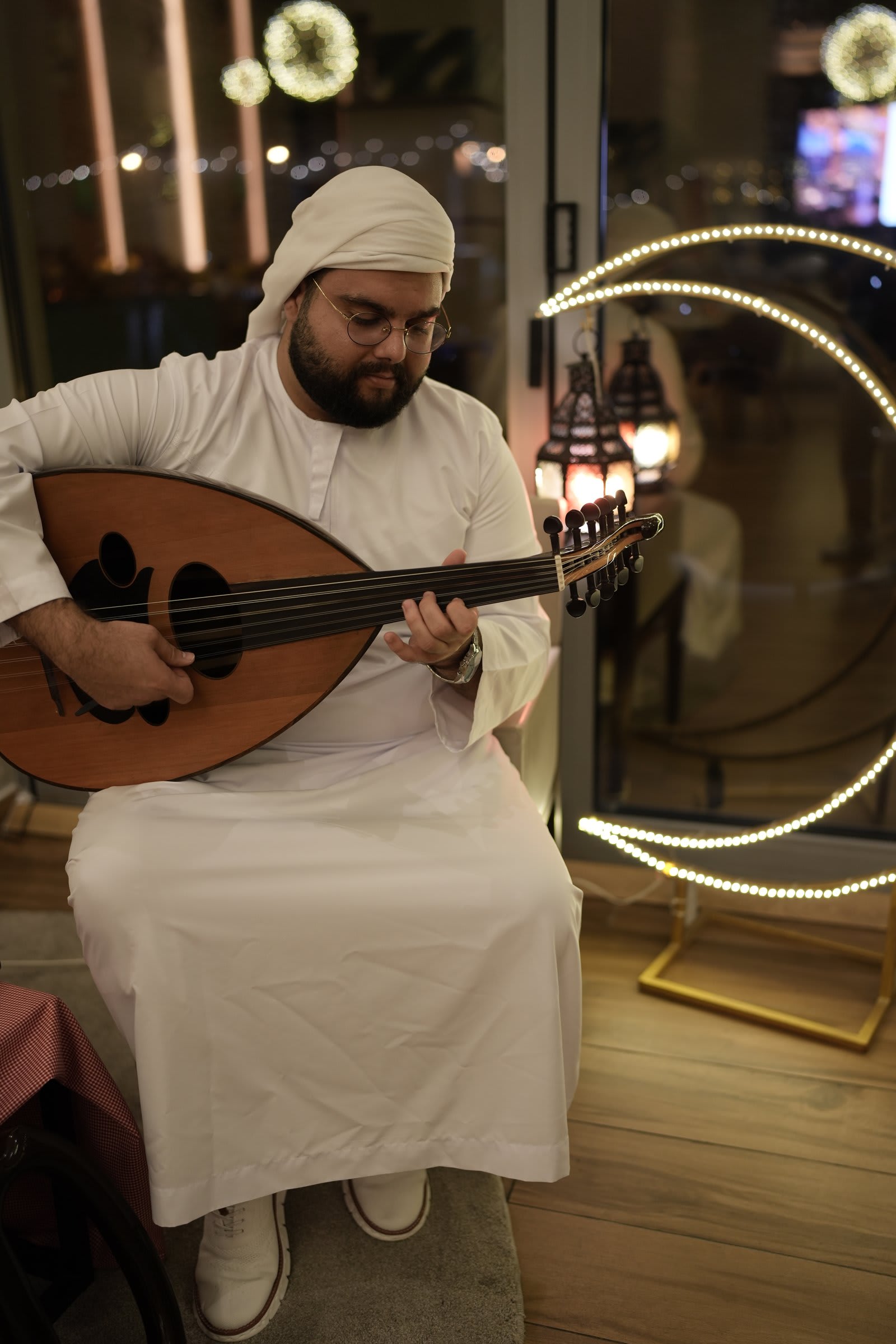 Solo oud player for majlis, fine dining and Arabic evenings — photo 1