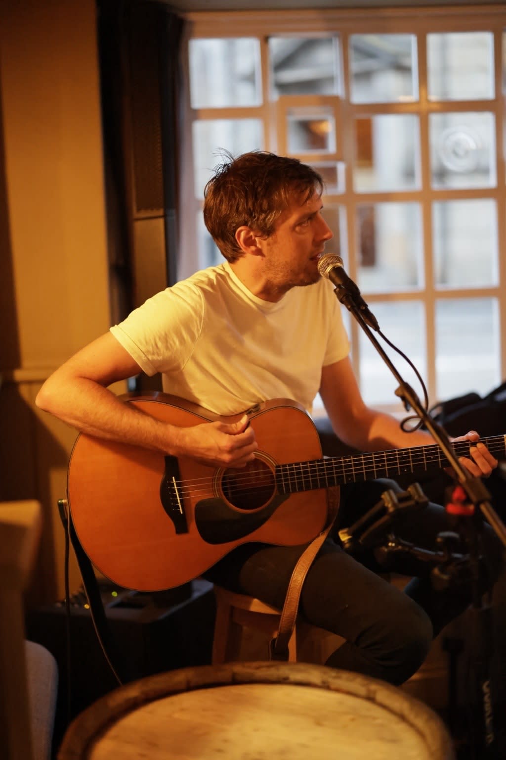 Live solo singer/guitarist — photo 1
