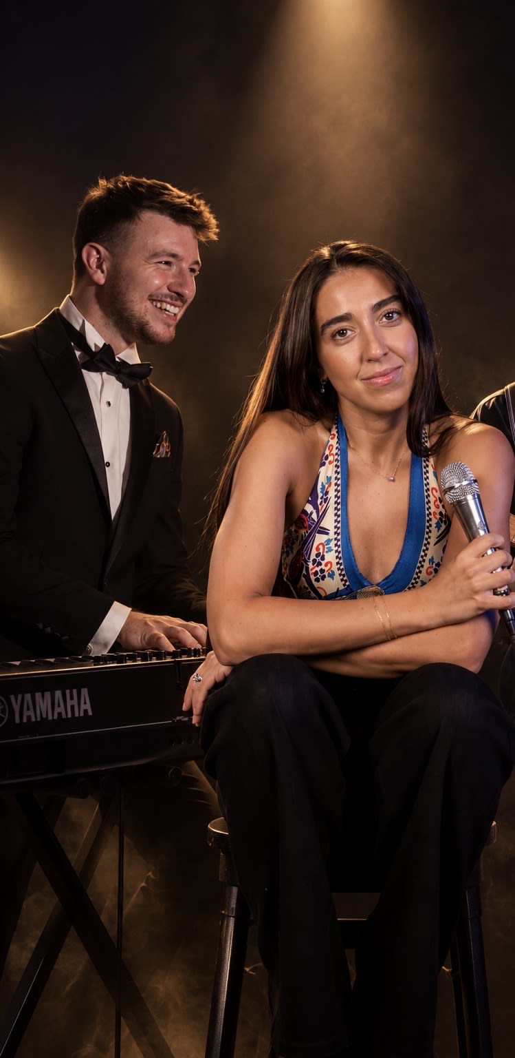 British Male/Female Duo Available in UAE - 2x Vocal + Keys — photo 1