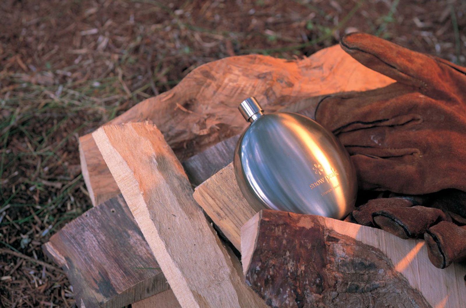 Snow Peak TITANIUM CURVED FLASK