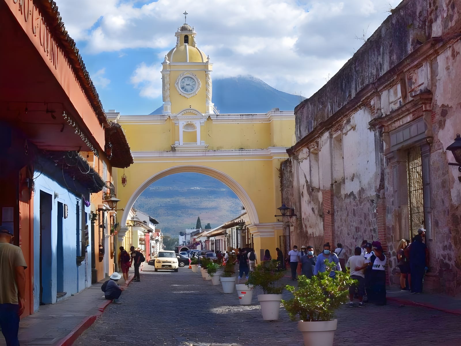 Santa Catalina Arch with Agua Volcano behind