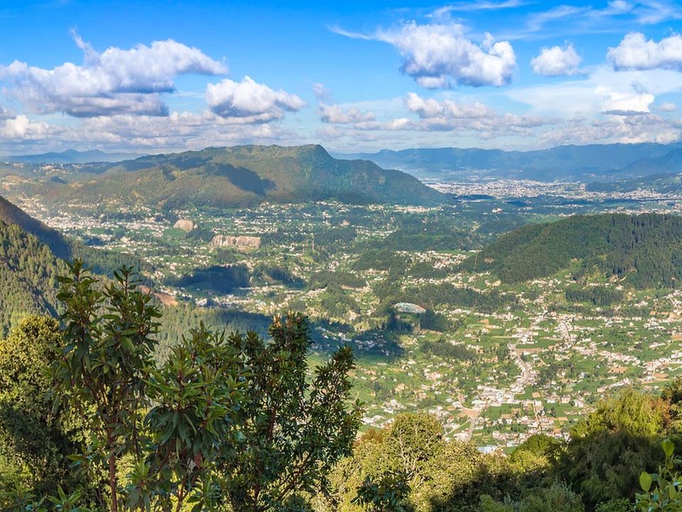 Vista panorámica de Quetzaltenango entre montañas