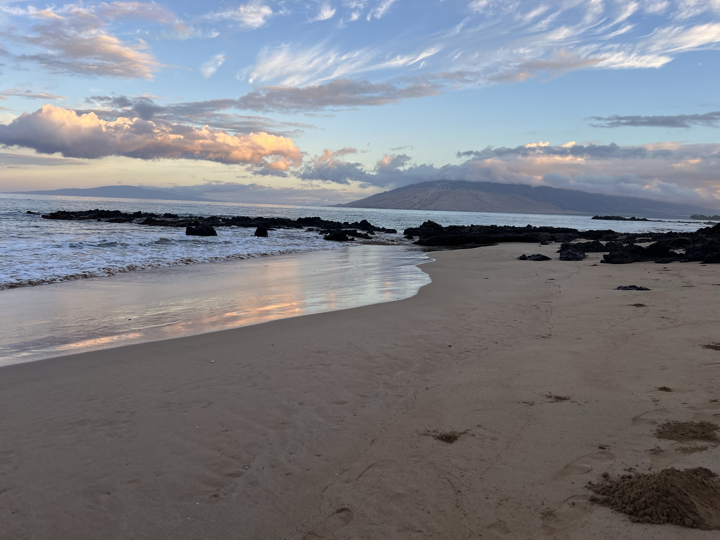 Far end of Kama'ole III looking at the West Maui Mountains — morning walk July 1