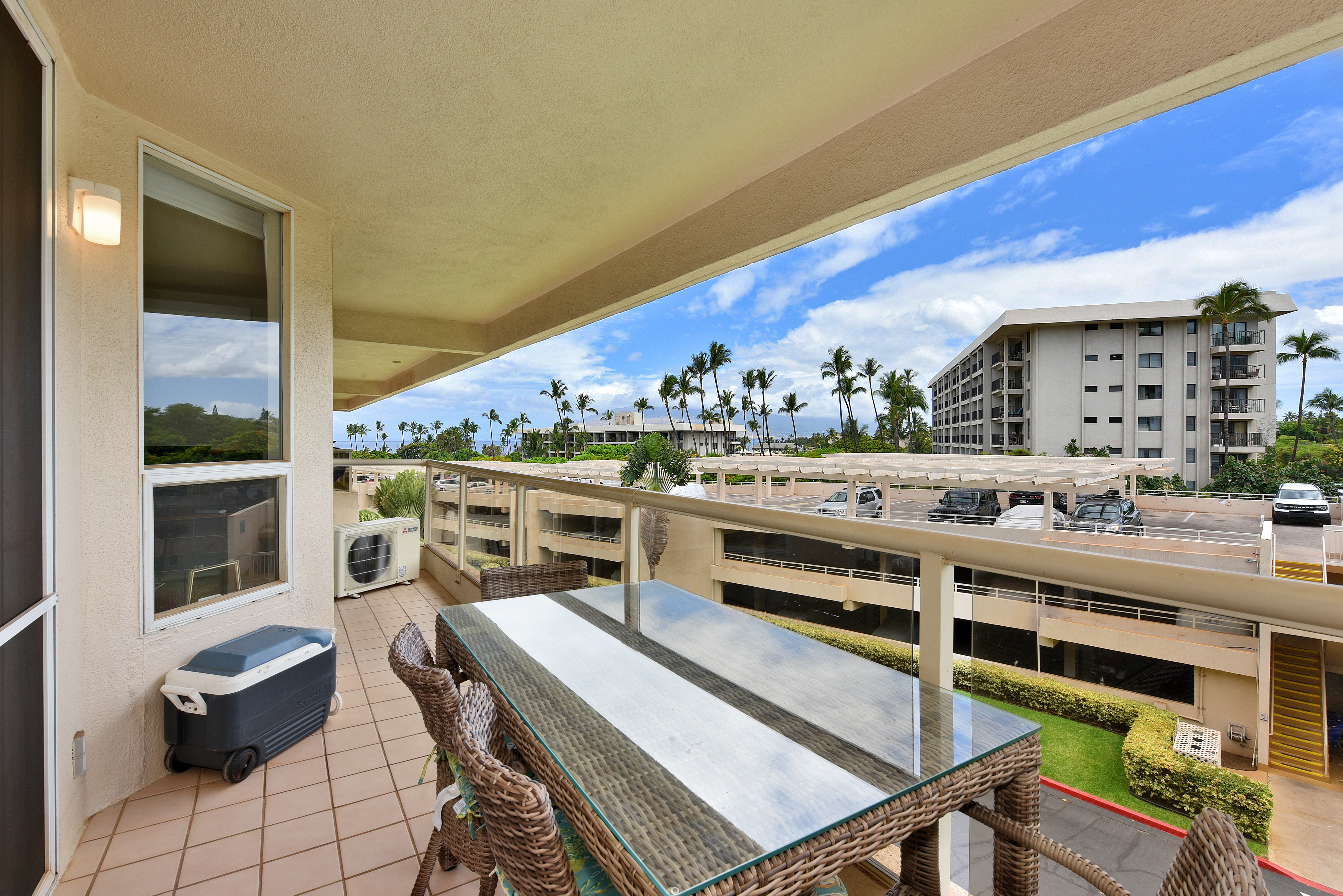 The main lanai at P410 — outdoor dining table