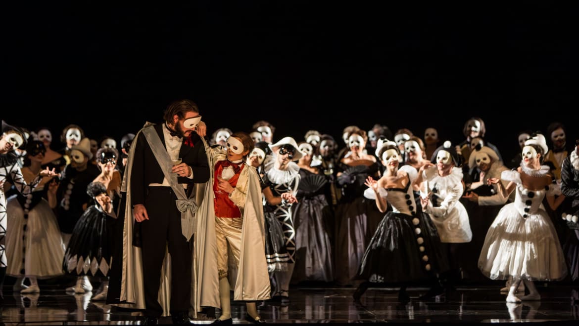 About the staging of "Un ballo in maschera"
