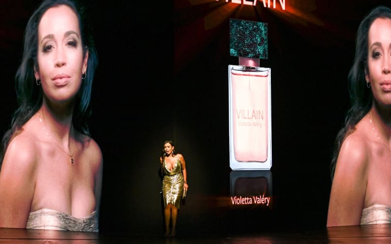 La Traviata in 5 costumes