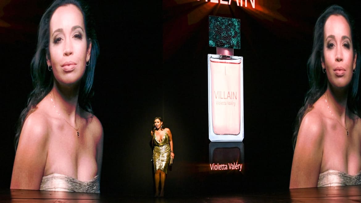 La Traviata in 5 costumes