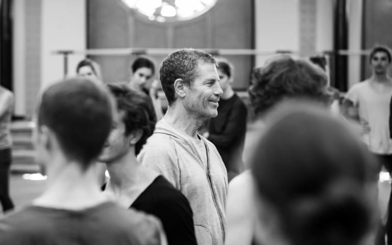 Decadance : playing with volume and gravity