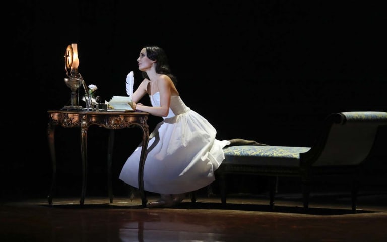 The lady of the Camellias: the true/false story