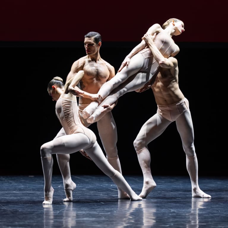 Agrandir l'image "Vers la mort" de Sharon Eyal (saison 24/25) -  Nine Seropian, Mickael Lafon, Naïs Duboscq