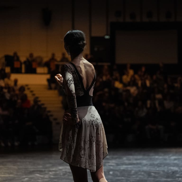 Zoom the image Répétition publique : Notre‑Dame de Paris (saison 25/26) - Claire Teisseyre