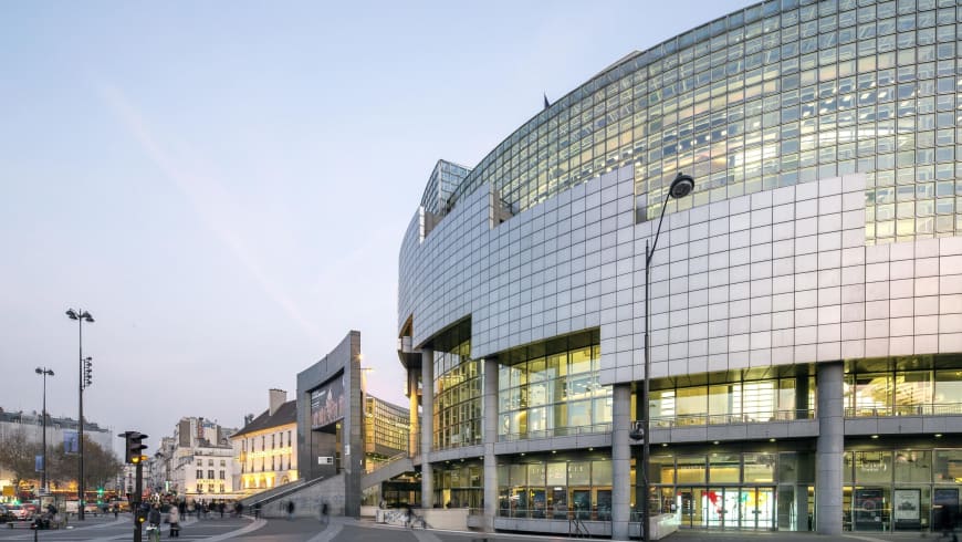 Opera national de Paris. Opera Bastille. Facade principale sur la place de la Bastille.