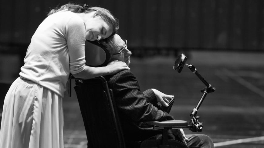 Sophie Koch (Marguerite), Dominique Mercy (Stephen Hawking)