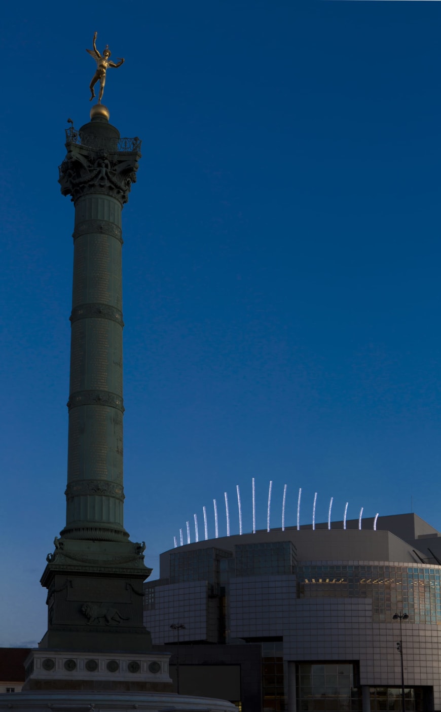 Dispositif in situ, Opéra Bastille, Paris - Inox polimiroir, leds lumière du jour, cabochonsŒuvre créée avec le concours de Benoît Probst-art&oh